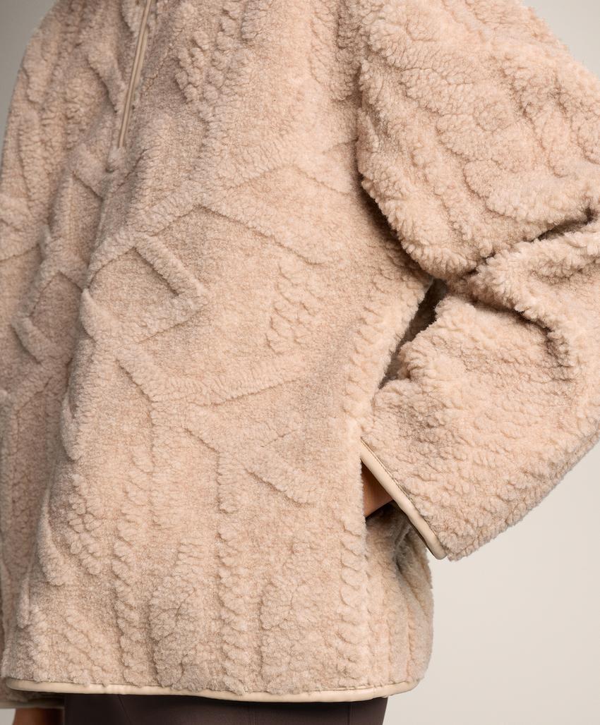 Толстовка из искусственной овчины со снежинками