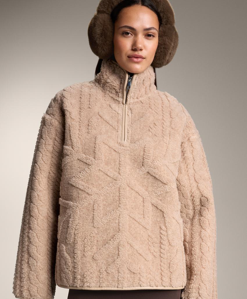 Толстовка из искусственной овчины со снежинками