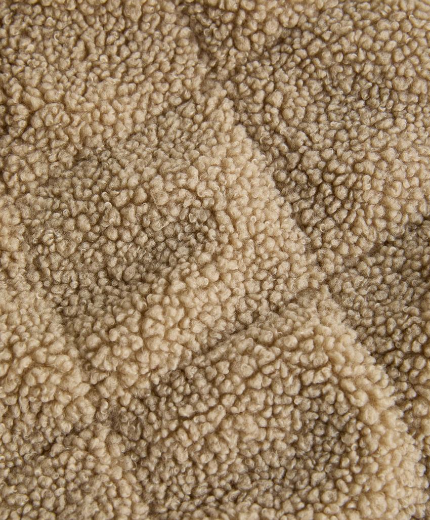 Стеганая куртка из искусственной овчины в ромбы