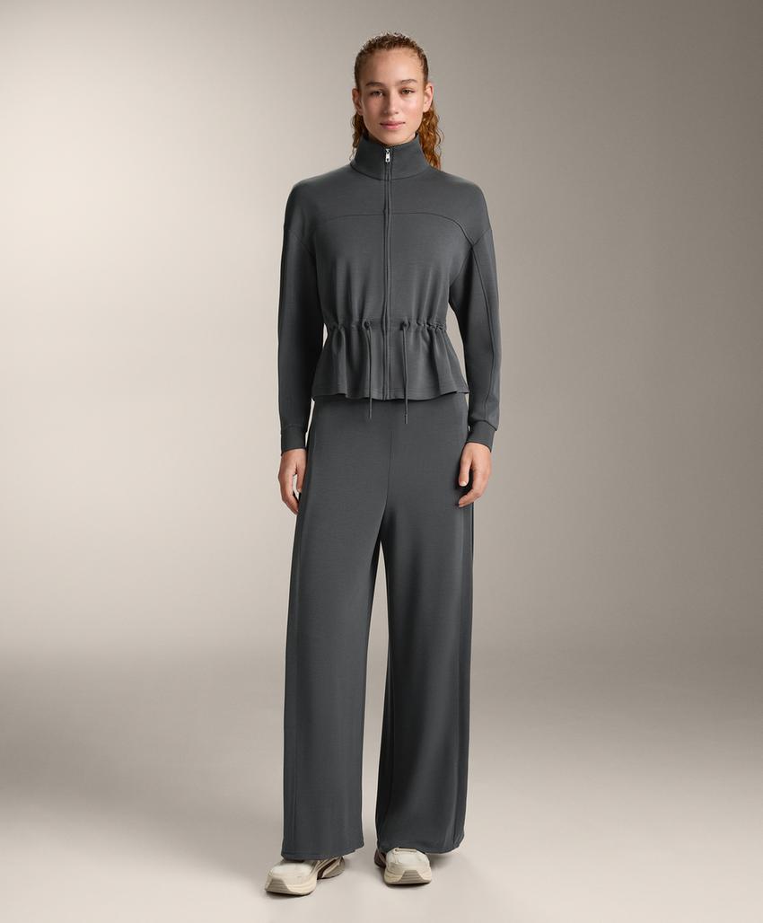 Широкие брюки из модала с мягкой на ощупь тканью и боковой складкой