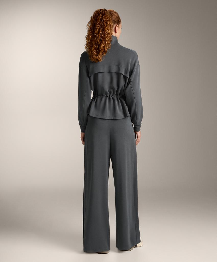 Широкие брюки из модала с мягкой на ощупь тканью и боковой складкой