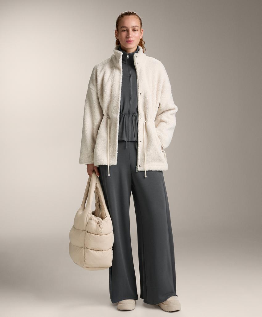 Широкие брюки из модала с мягкой на ощупь тканью и боковой складкой