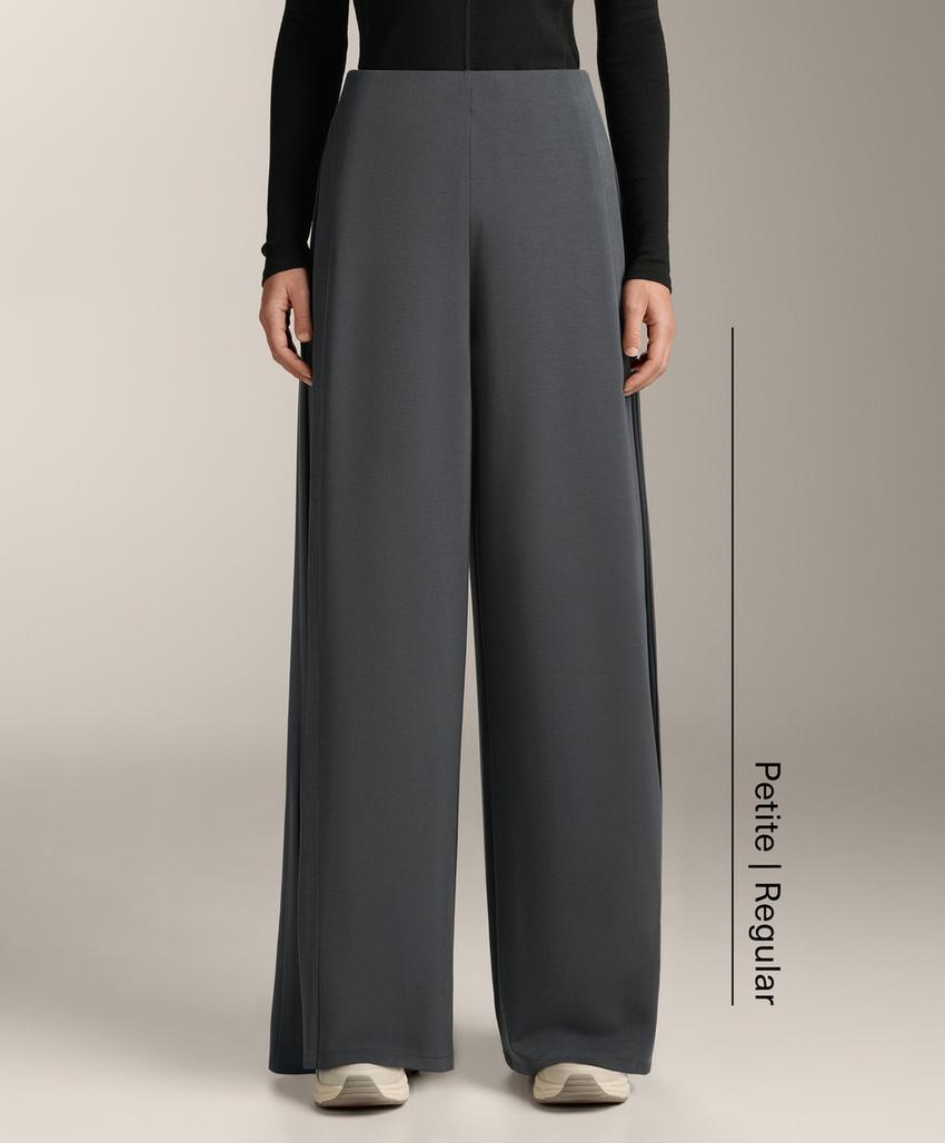 Широкие брюки из модала с мягкой на ощупь тканью и боковой складкой