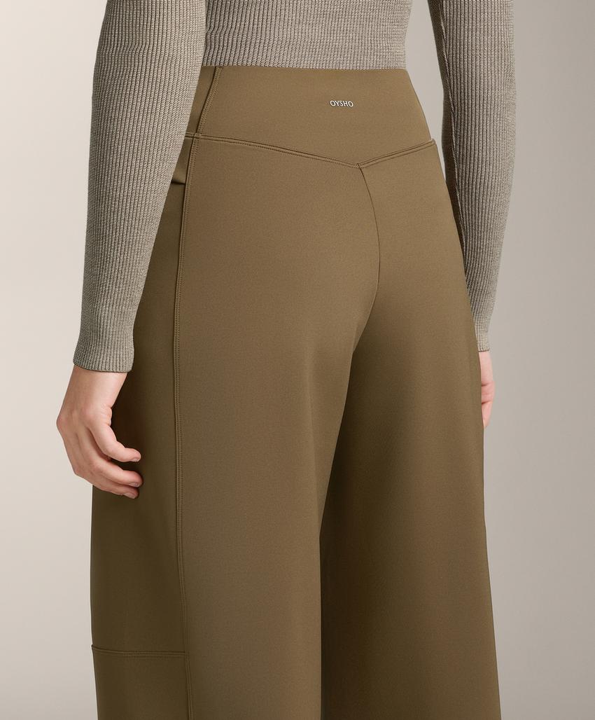 Прямые брюки high rise с эффектом неопрена