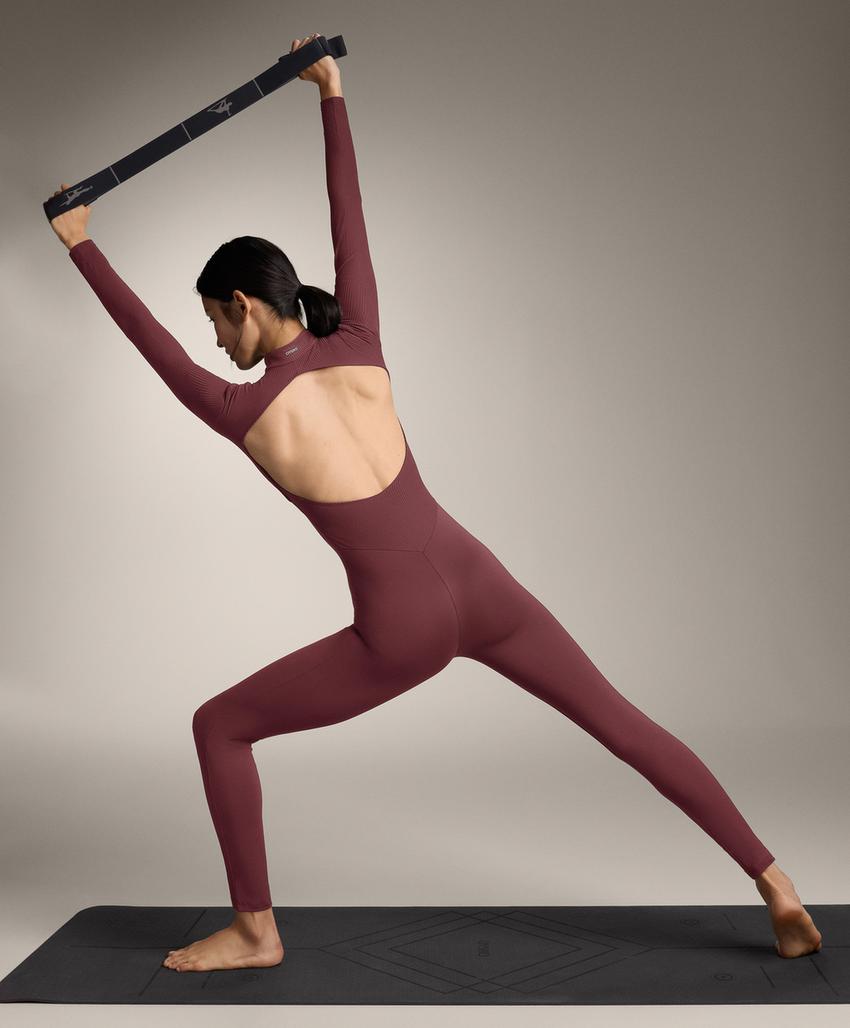 Длинный комбинезон Comfortlux с перекрестными деталями и длинным рукавом