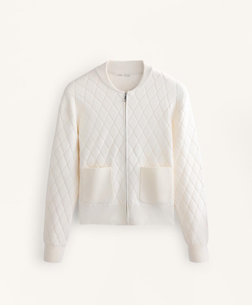 Вязаная куртка с ромбовидной структурой