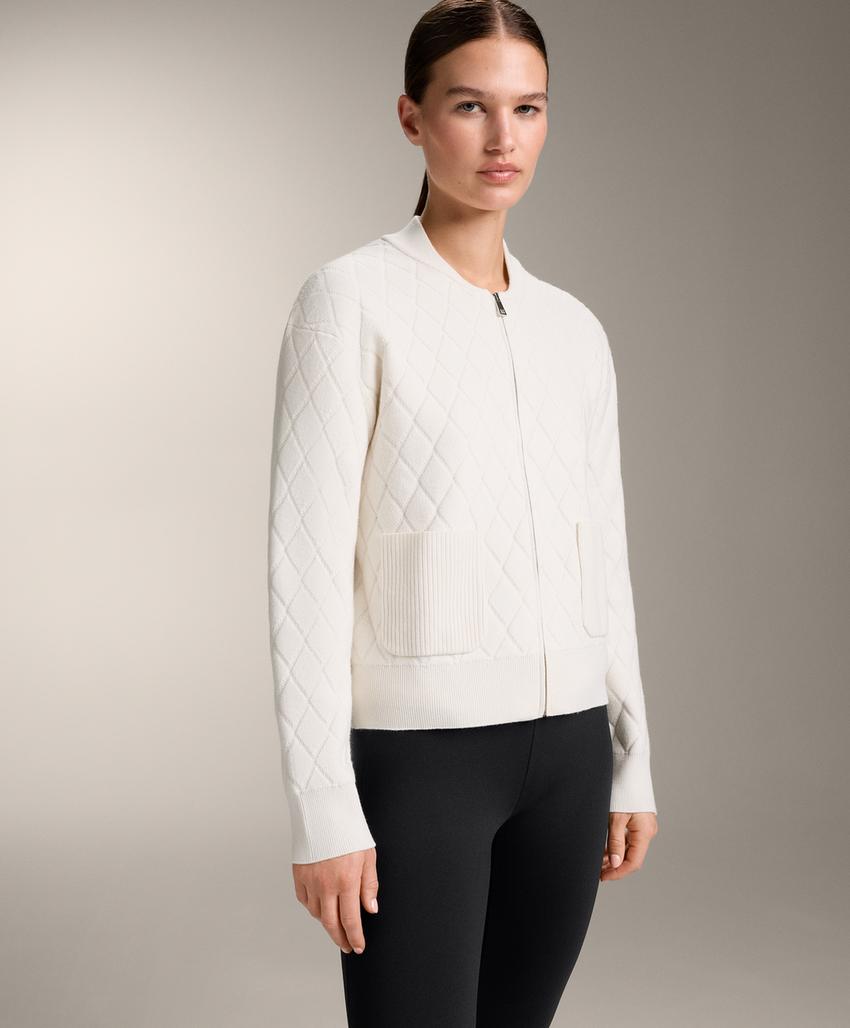 Вязаная куртка с ромбовидной структурой