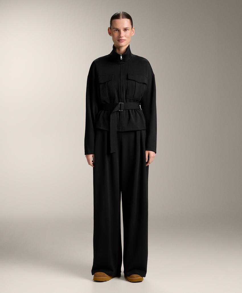 Куртка с ремнем из мягкой ткани с модалом