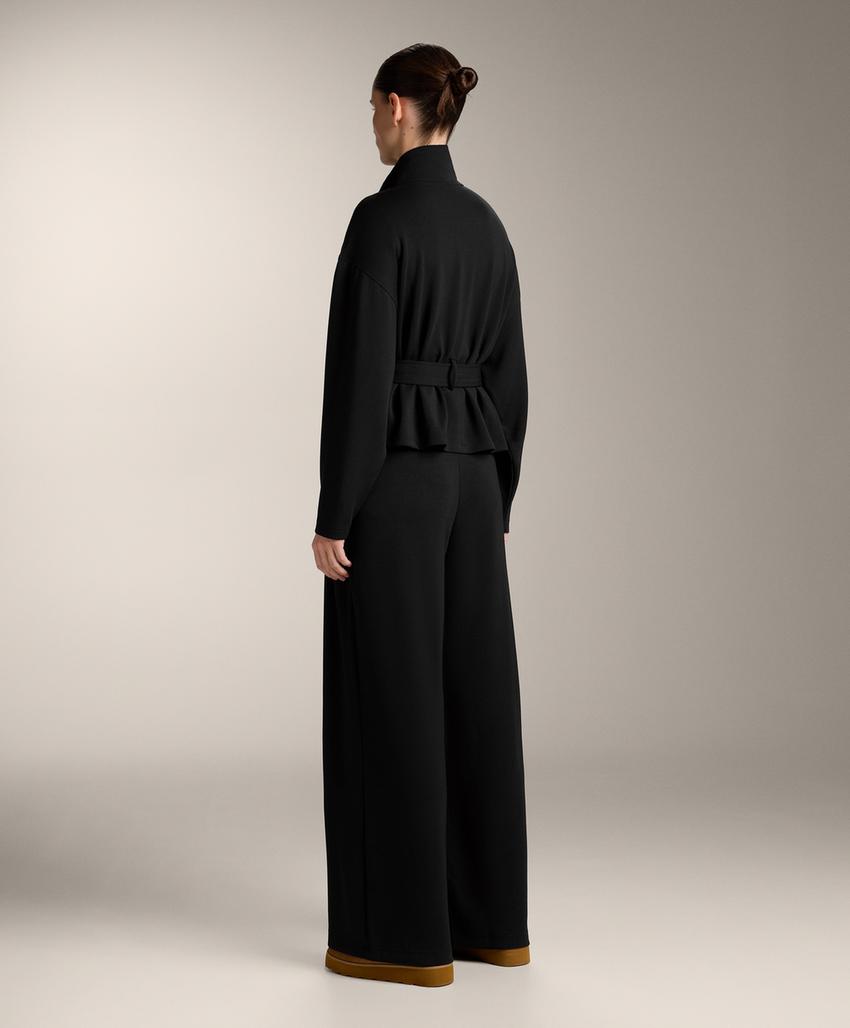 Куртка с ремнем из мягкой ткани с модалом