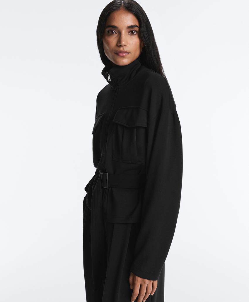 Куртка с ремнем из мягкой ткани с модалом