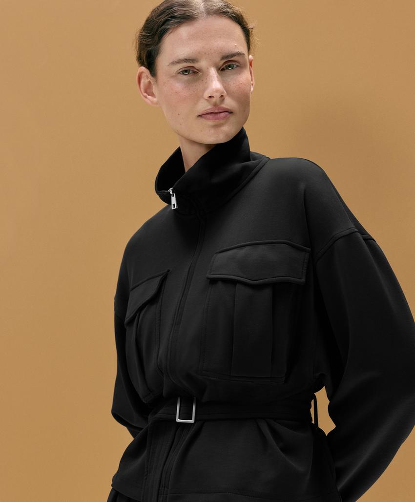 Куртка с ремнем из мягкой ткани с модалом