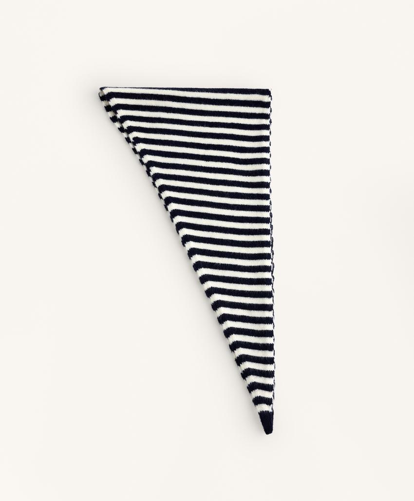 Вязаная бандана в полоску