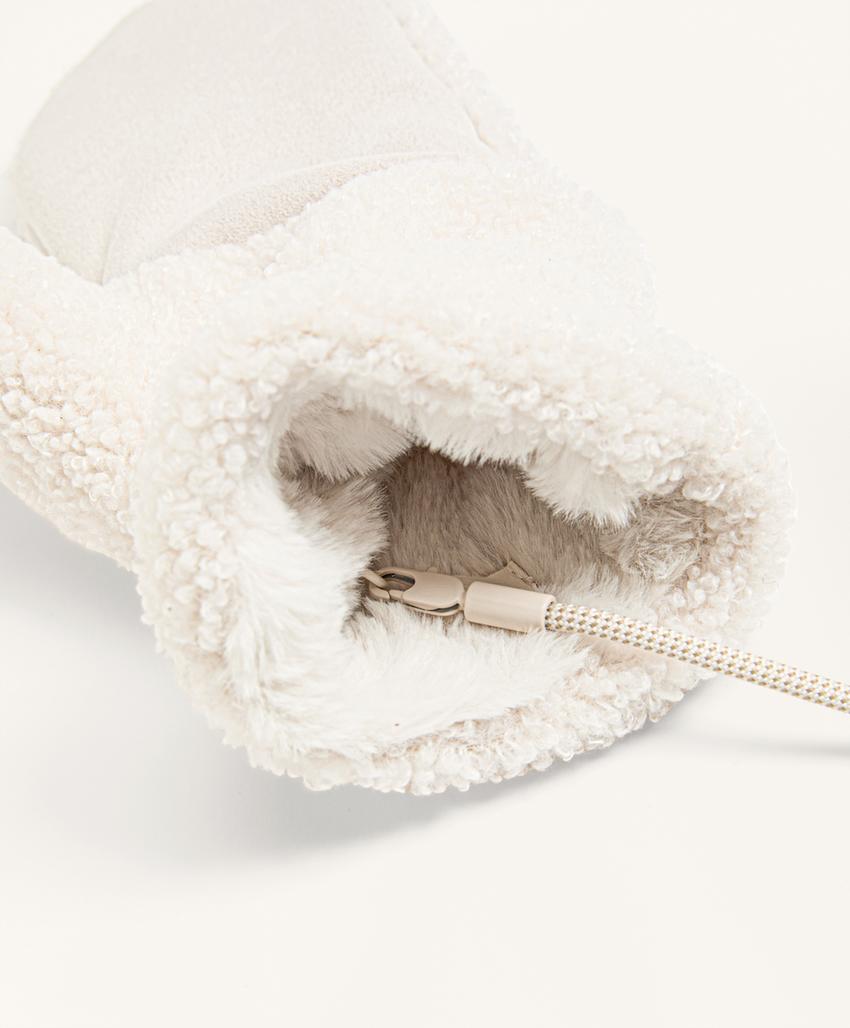 Рукавицы из искусственной овчины со шнурком