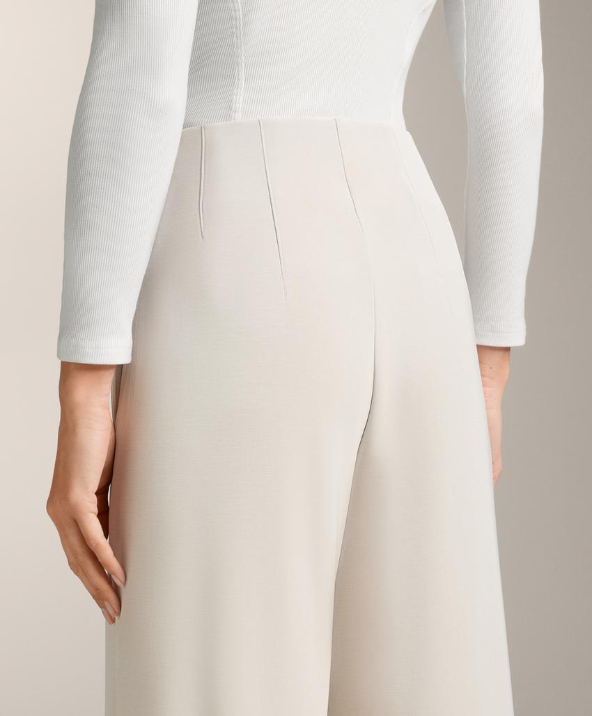 Прямые брюки с рельефным швом из модала с мягкой отделкой