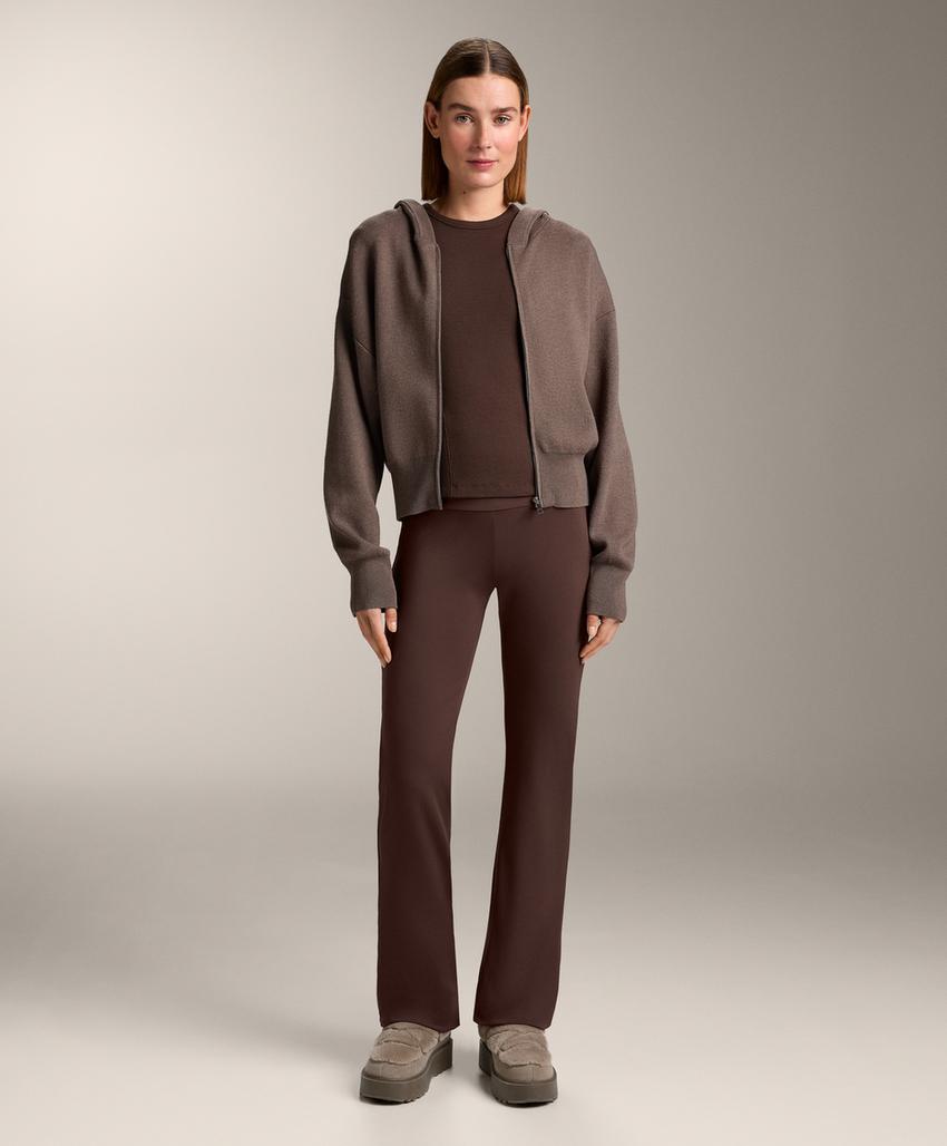 Вязаная куртка с капюшоном, детали по бокам