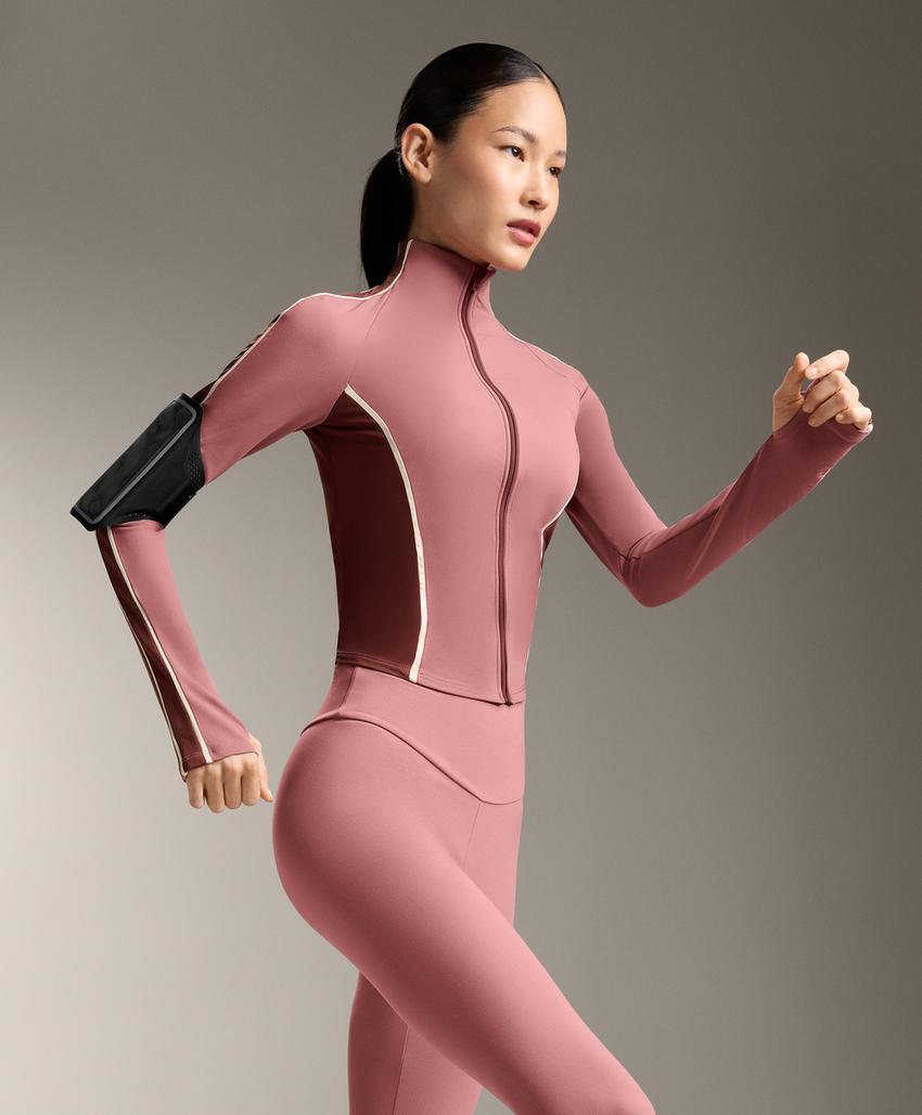 Легкая и теплая высокотехнологичная куртка