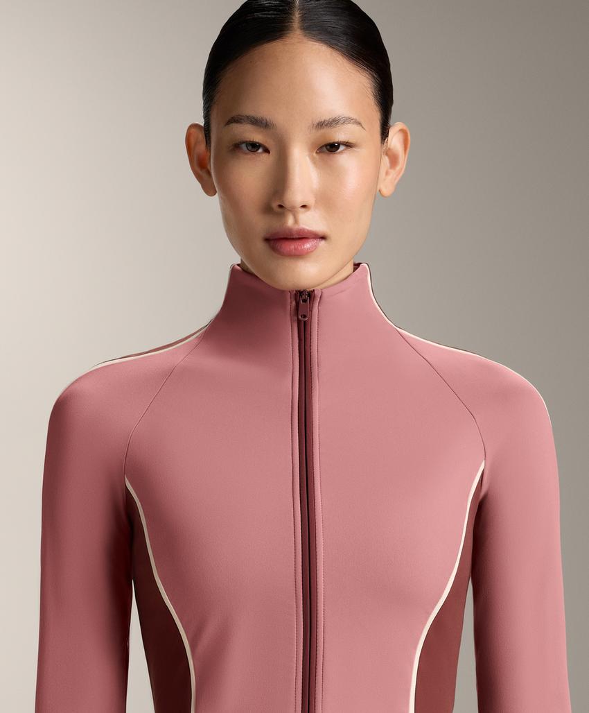 Легкая и теплая высокотехнологичная куртка