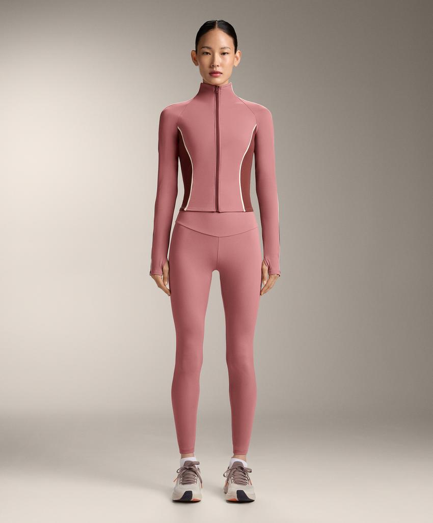 Легкая и теплая высокотехнологичная куртка