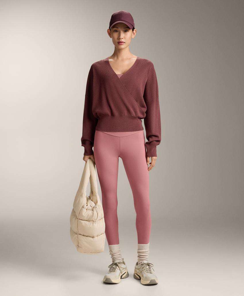 Вязаный свитер на запахе