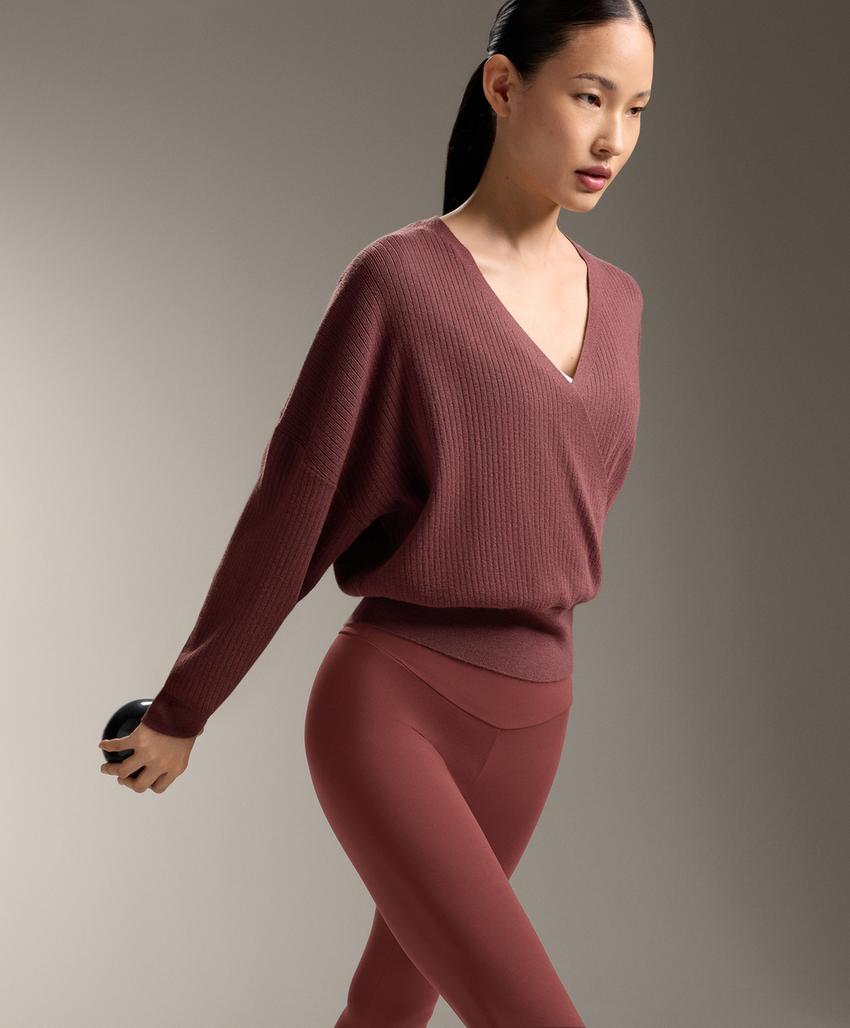 Вязаный свитер на запахе