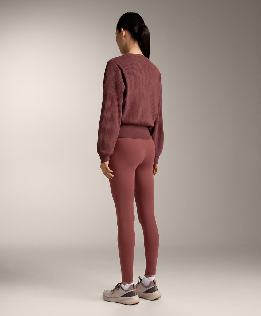 Вязаный свитер на запахе