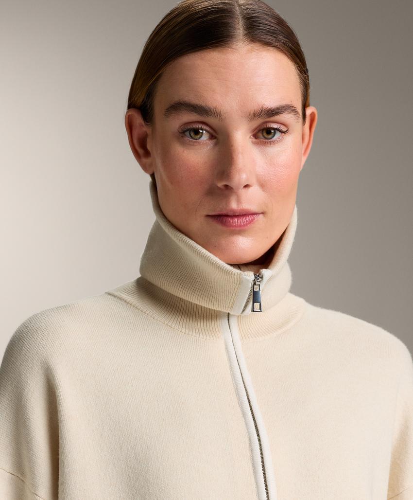 Вязаная куртка на молнии с контрастными деталями