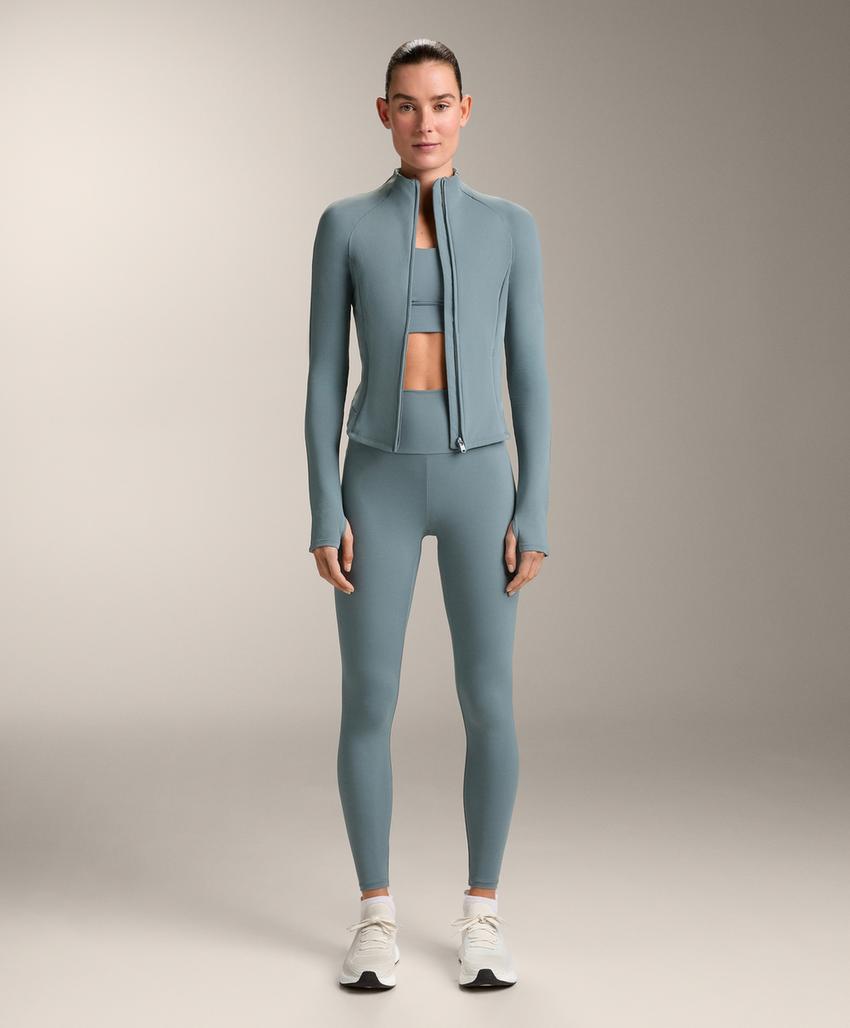 Легкая и теплая высокотехнологичная куртка