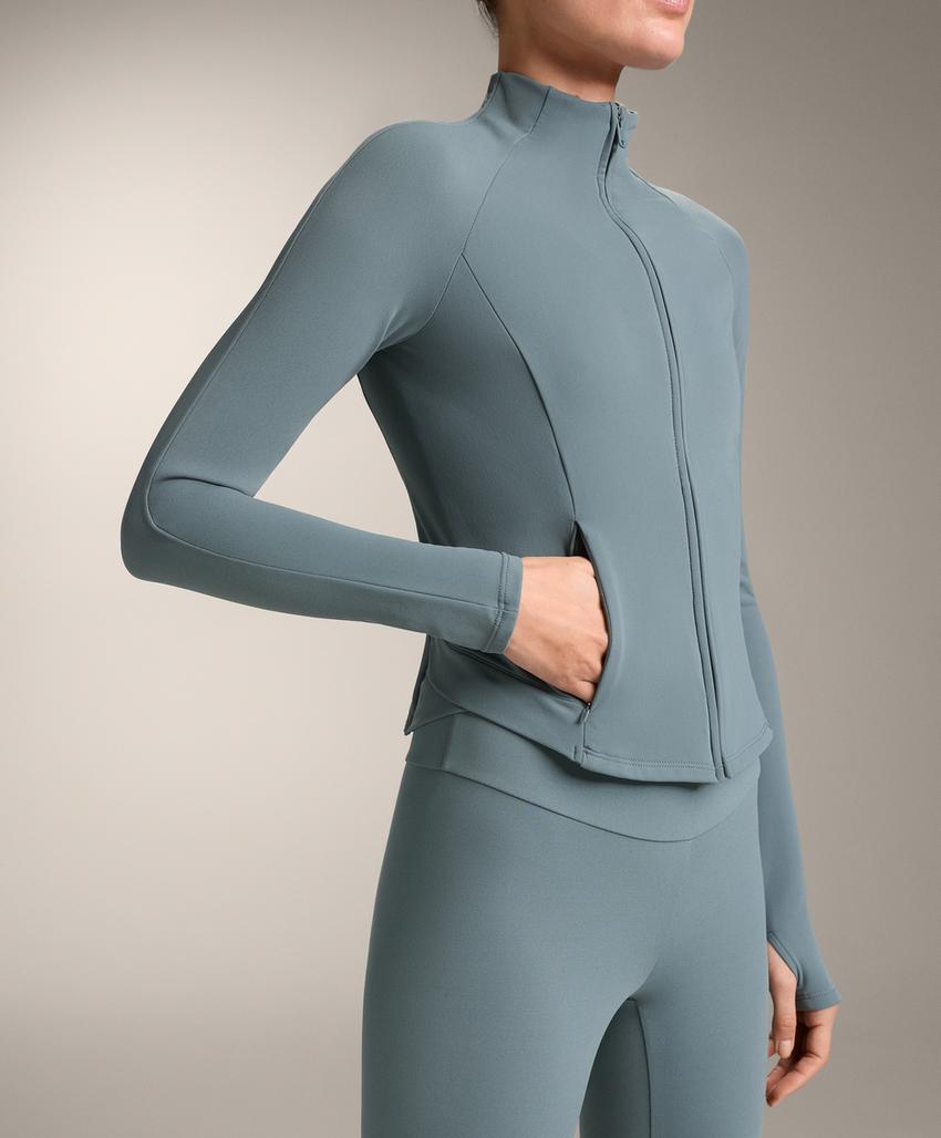 Легкая и теплая высокотехнологичная куртка