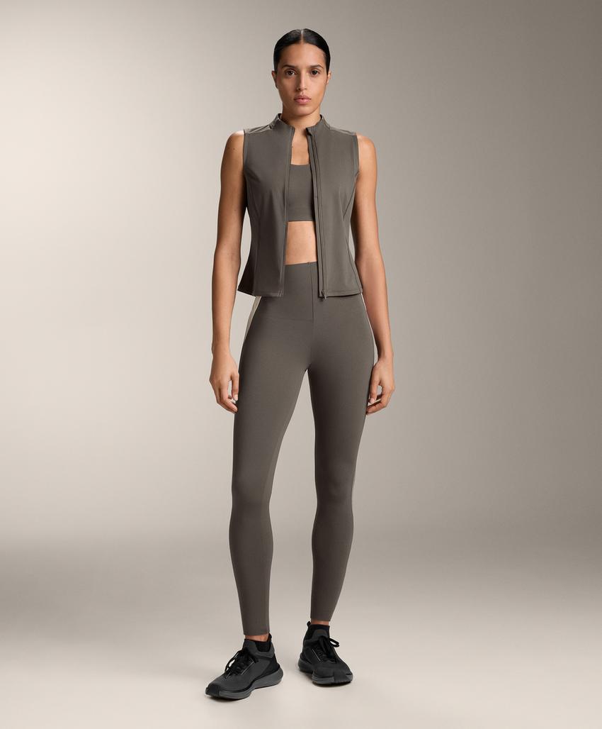 Футболка на молнии без рукавов