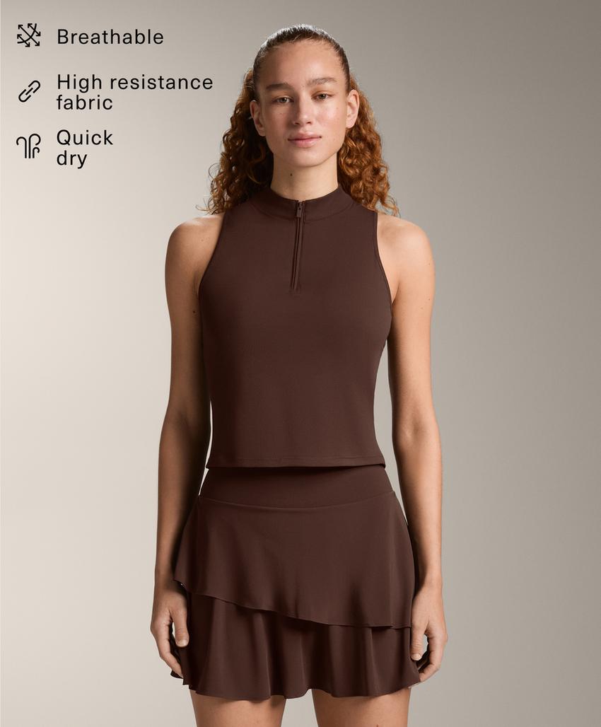 Футболка без рукавов на молнии до середины груди