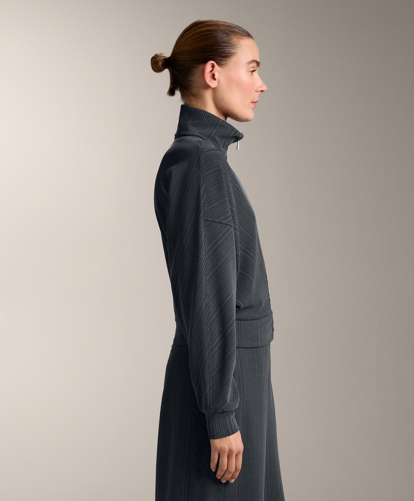 Куртка с асимметричной полосой из ткани с модалом