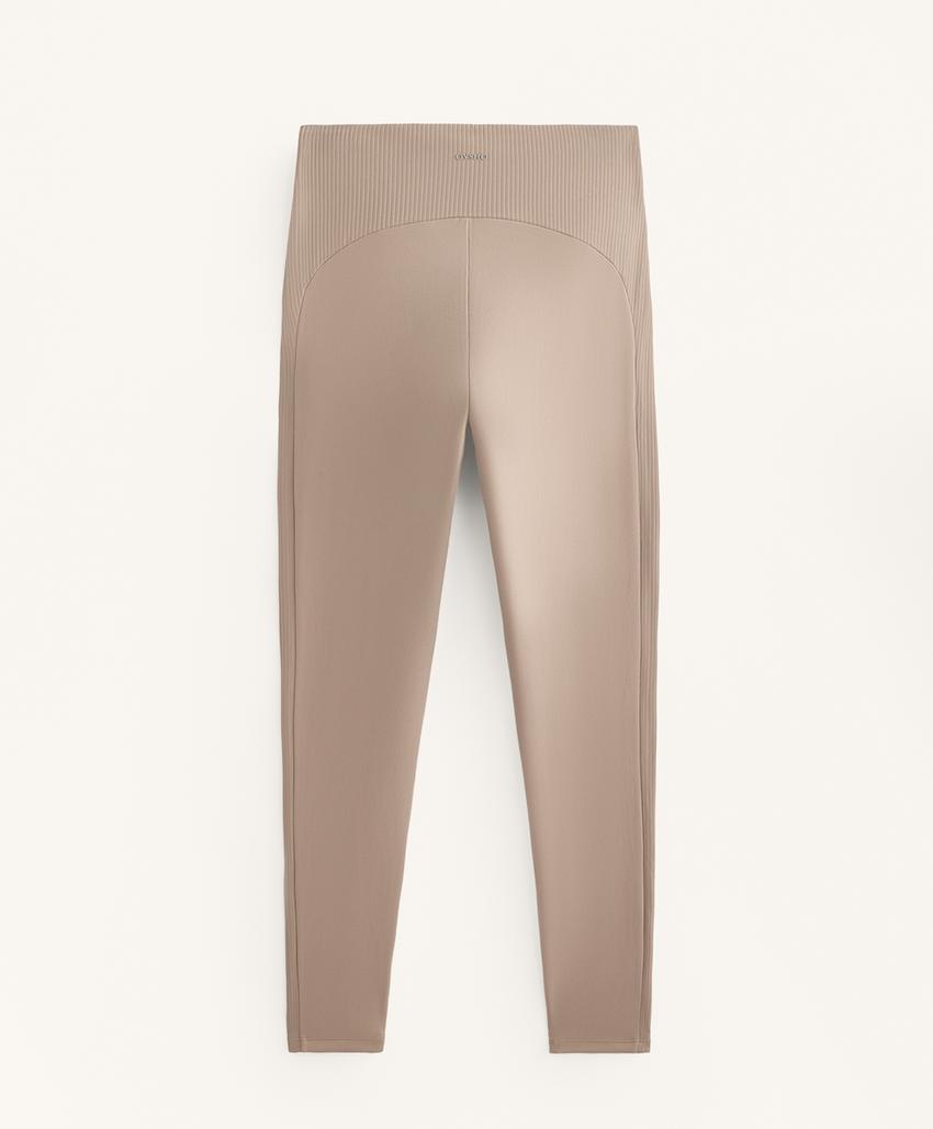 Удобные леггинсы с высокой посадкой и длиной до щиколотки из ребристого материала