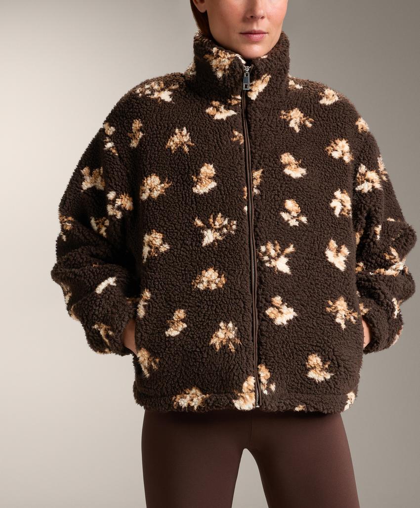 Пушистая куртка с цветочным принтом из искусственного меха