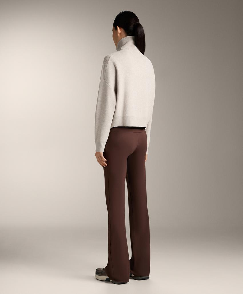 Трикотажный свитер с высоким воротником и деталями из ребристого трикотажа