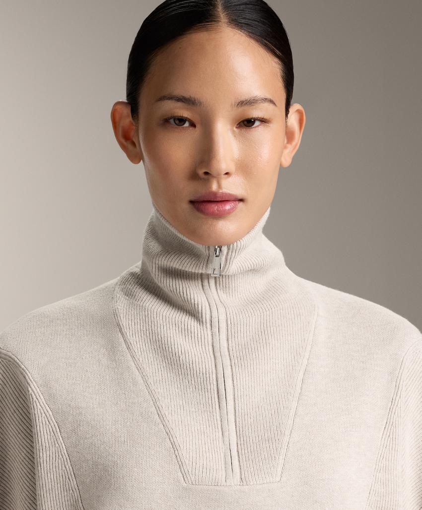 Трикотажный свитер с высоким воротником и деталями из ребристого трикотажа