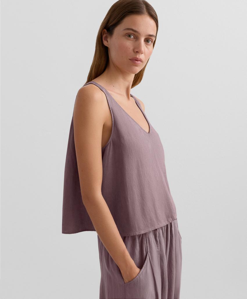 Топ с v-образным вырезом и бретельками из 100% льна
