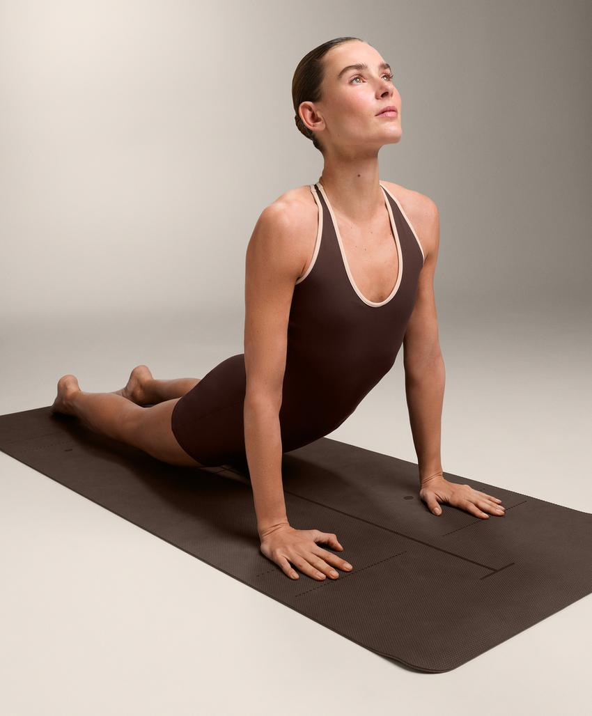 Комбинезон с короткими шортами и отделкой пипинг