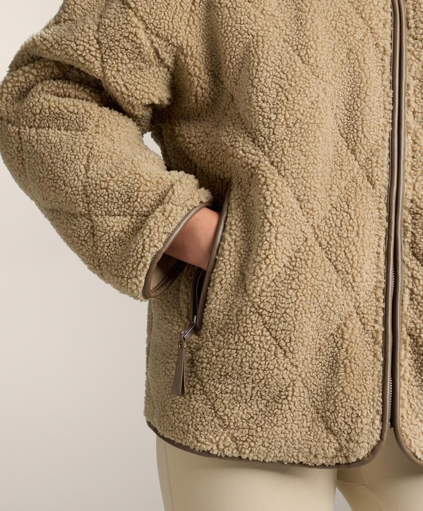 Джинсовая куртка с имитацией овчины в ромбах