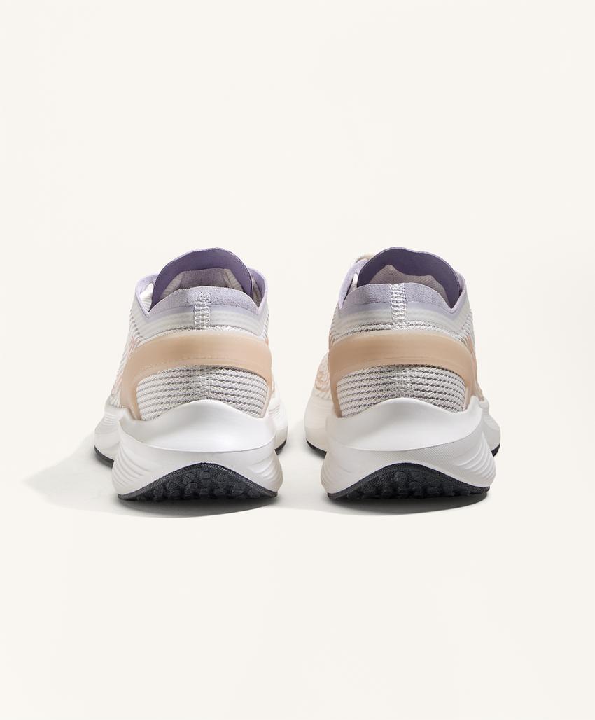 Кроссовки для бега - для начинающих, легкие