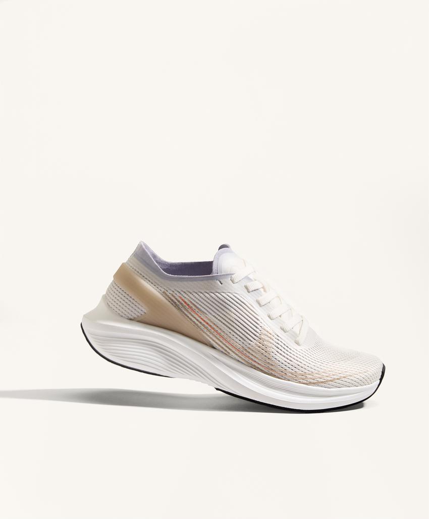 Кроссовки для бега - для начинающих, легкие