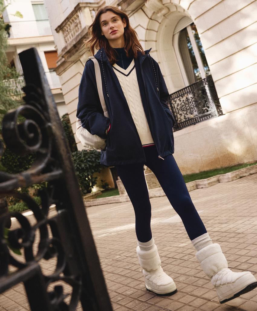 Джемпер мини с косами и v-образным вырезом