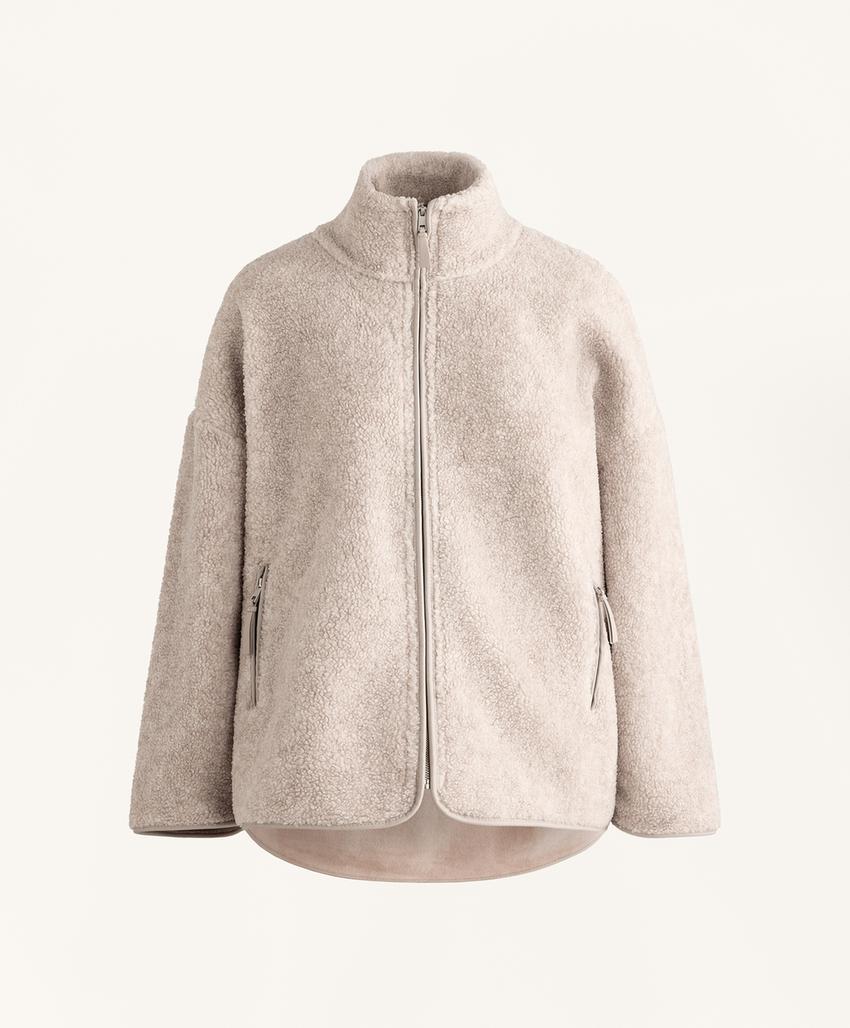 Шуба из искусственного меха с объемными размерами