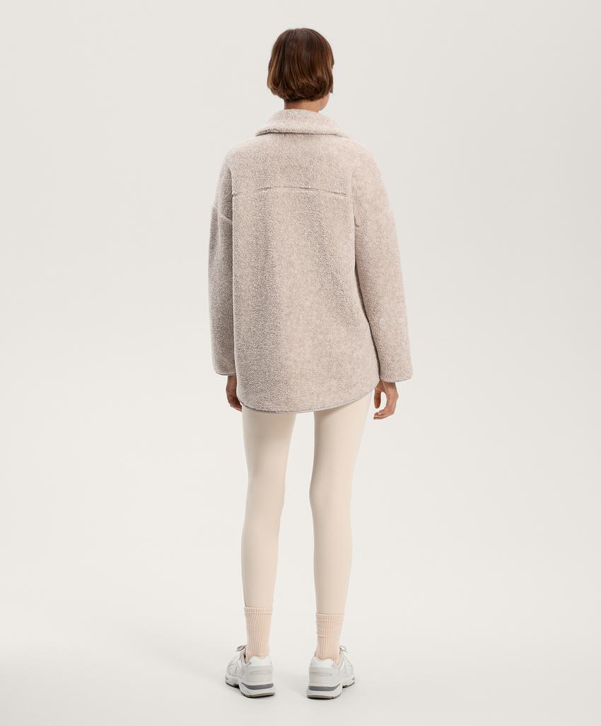 Шуба из искусственного меха с объемными размерами