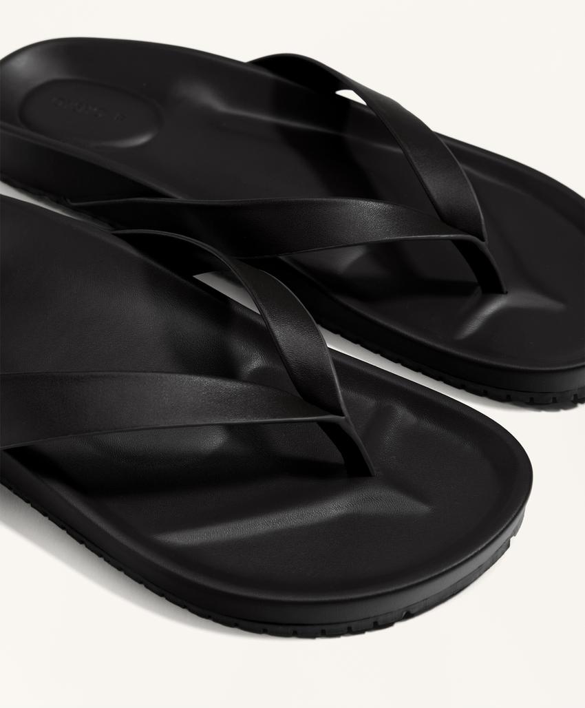 Босоножка с ремешками на плоской подошве