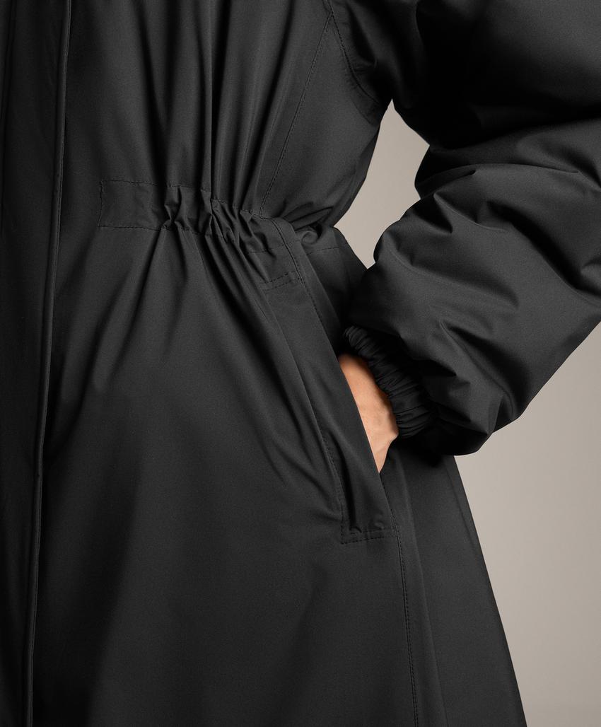 Длинный утепленный пуховик oysho из 10k thindown® водонепроницаемый и легкий