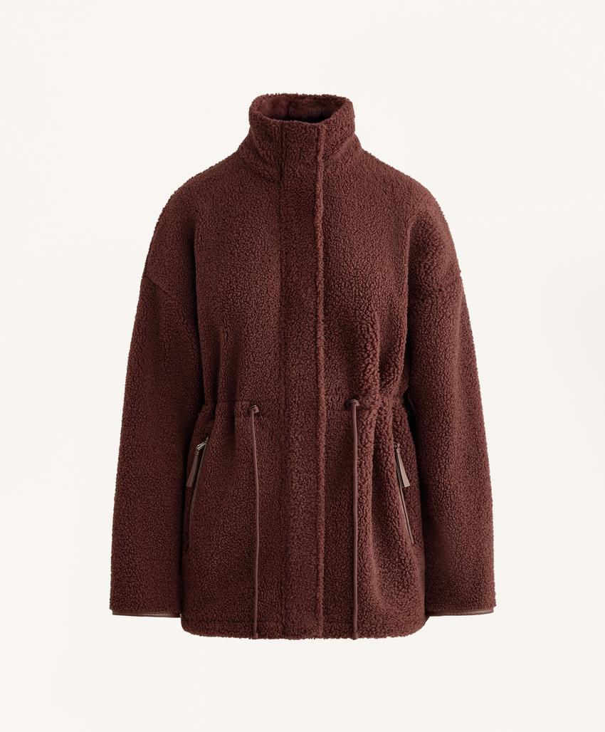 Куртка из искусственного меха с регулируемой талией