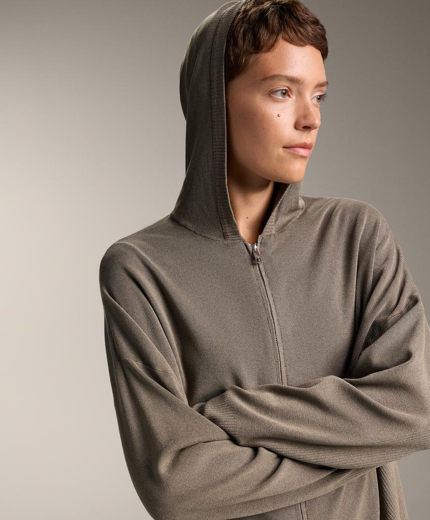 Длинный вязаный жакет с эффектом потертости