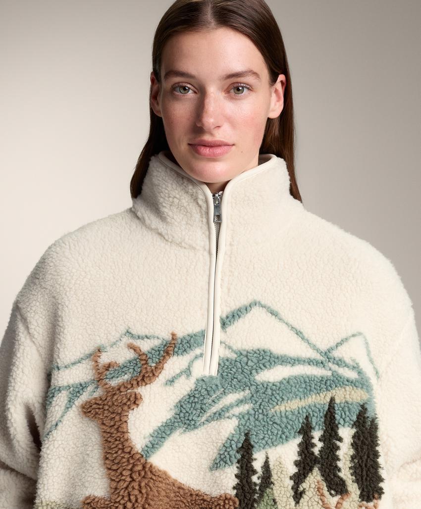 Свитшот с отделкой под мех оленями и ландшафтом