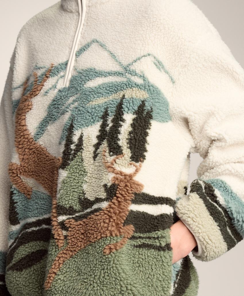 Свитшот с отделкой под мех оленями и ландшафтом