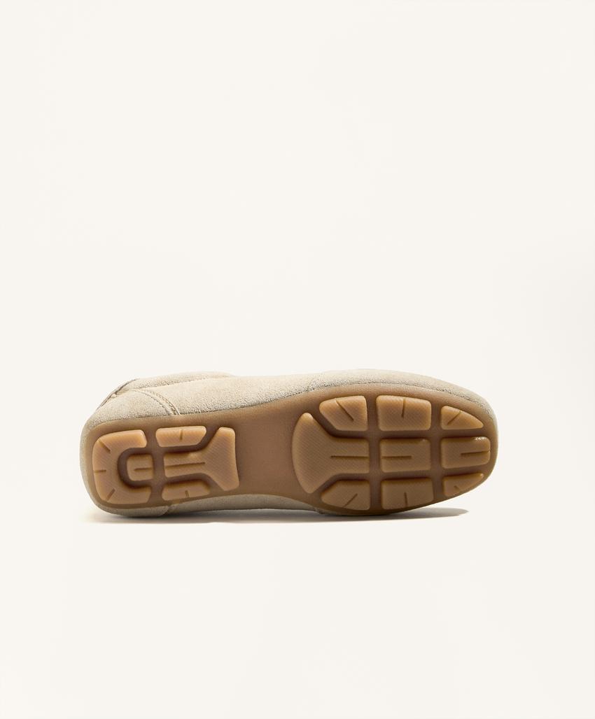 Кроссовки из спилковой кожи